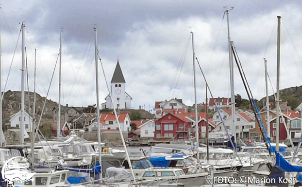 Ausflugstipps Göteborg - Skärhamn mit Blick auf die lächelnde Kirche